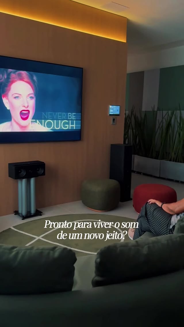 Transformar o som da sua casa não é sobre volume. É sobre experiência. Aqui, cada projeto é pensado do zero, 100% personalizado, para que cada detalhe sonoro.