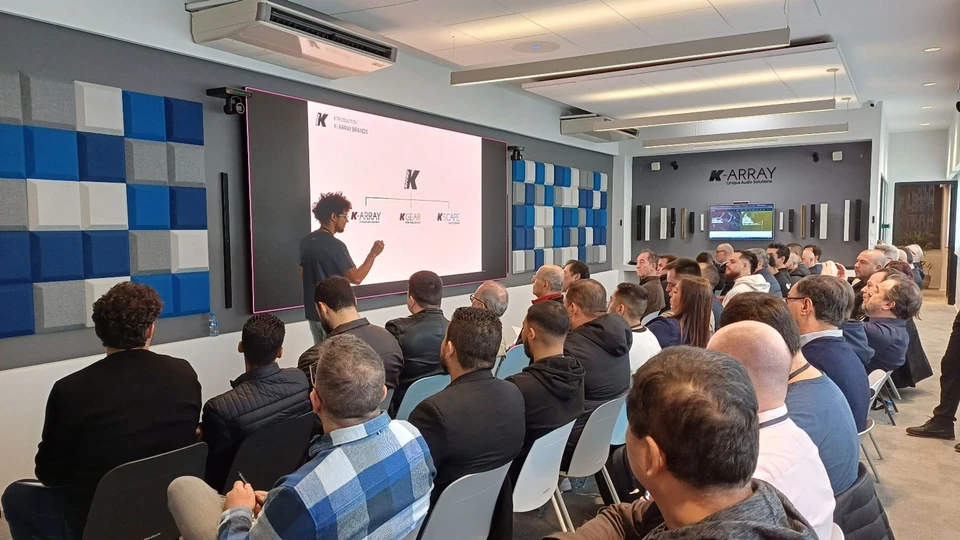 Sede do AV Group: referência de escritórios, sedes e ambientes corporativos com sistema de áudio K-array
