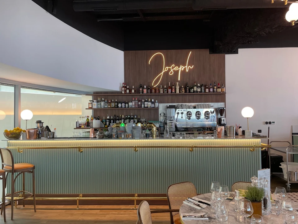 Brasserie Joseph no CAP3000: referência de restaurantes, cafés e experiências gastronômicas com sistema de áudio K-array