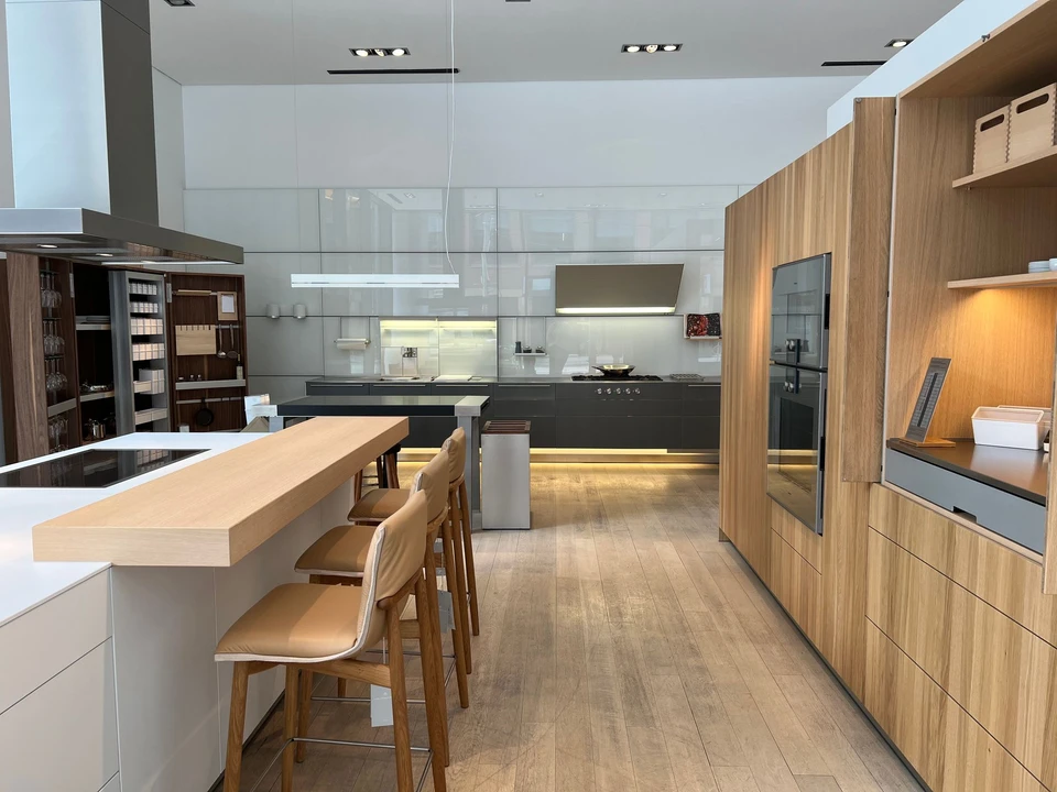 Showroom da Bulthaup: referência de showrooms e espaços de demonstração com sistema de áudio K-array