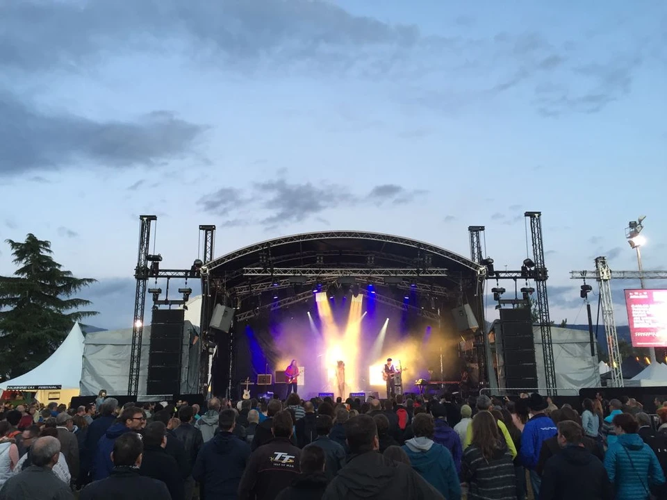 Festival de música Guitar en Scène: referência de shows, festivais e concertos com sistema de áudio K-array