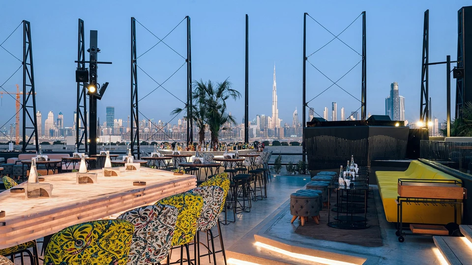 Casa noturna Iris Meydan: referência de clubes, bares e lounges com sistema de áudio K-array