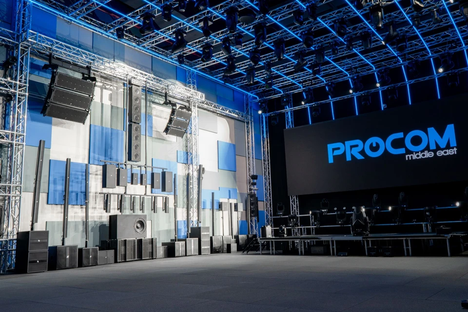 Showroom da Procom: referência de showrooms técnicos e espaços de demonstração audiovisual com sistema de áudio K-array