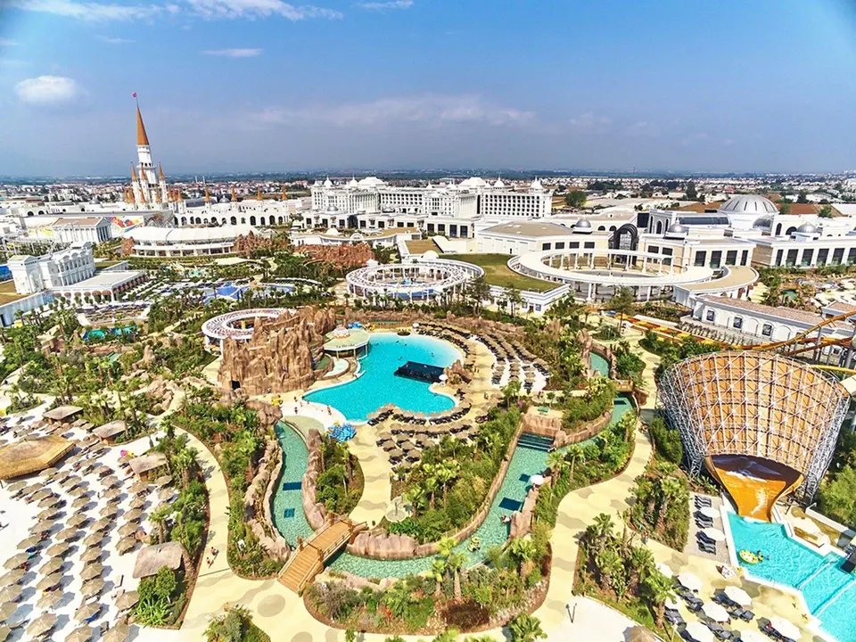 Resort e hotel Rixos Land of Legends: referência de hotéis, resorts e áreas de hospitalidade com sistema de áudio K-array