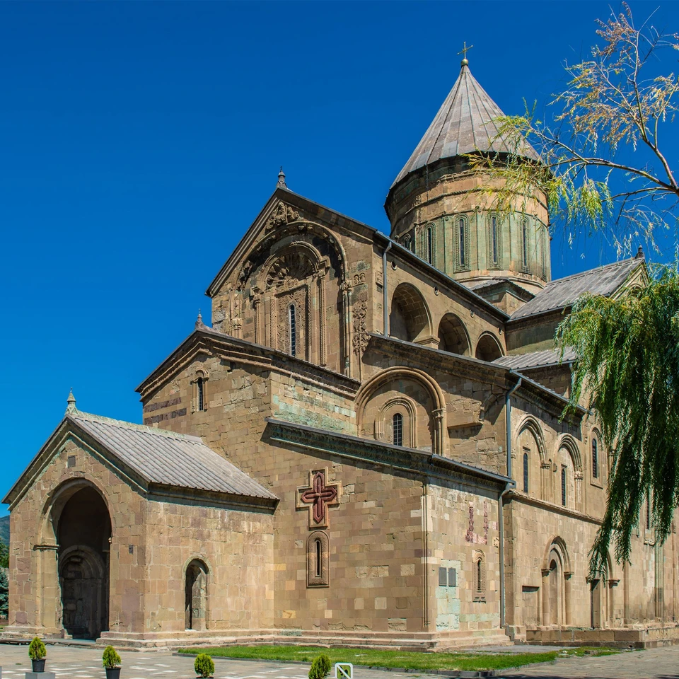 Catedral de Svetitskhoveli: referência de templos, igrejas e espaços de culto com sistema de áudio K-array