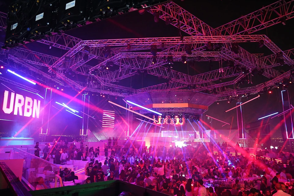 Casa noturna White Dubai: referência de clubes, bares e lounges com sistema de áudio K-array